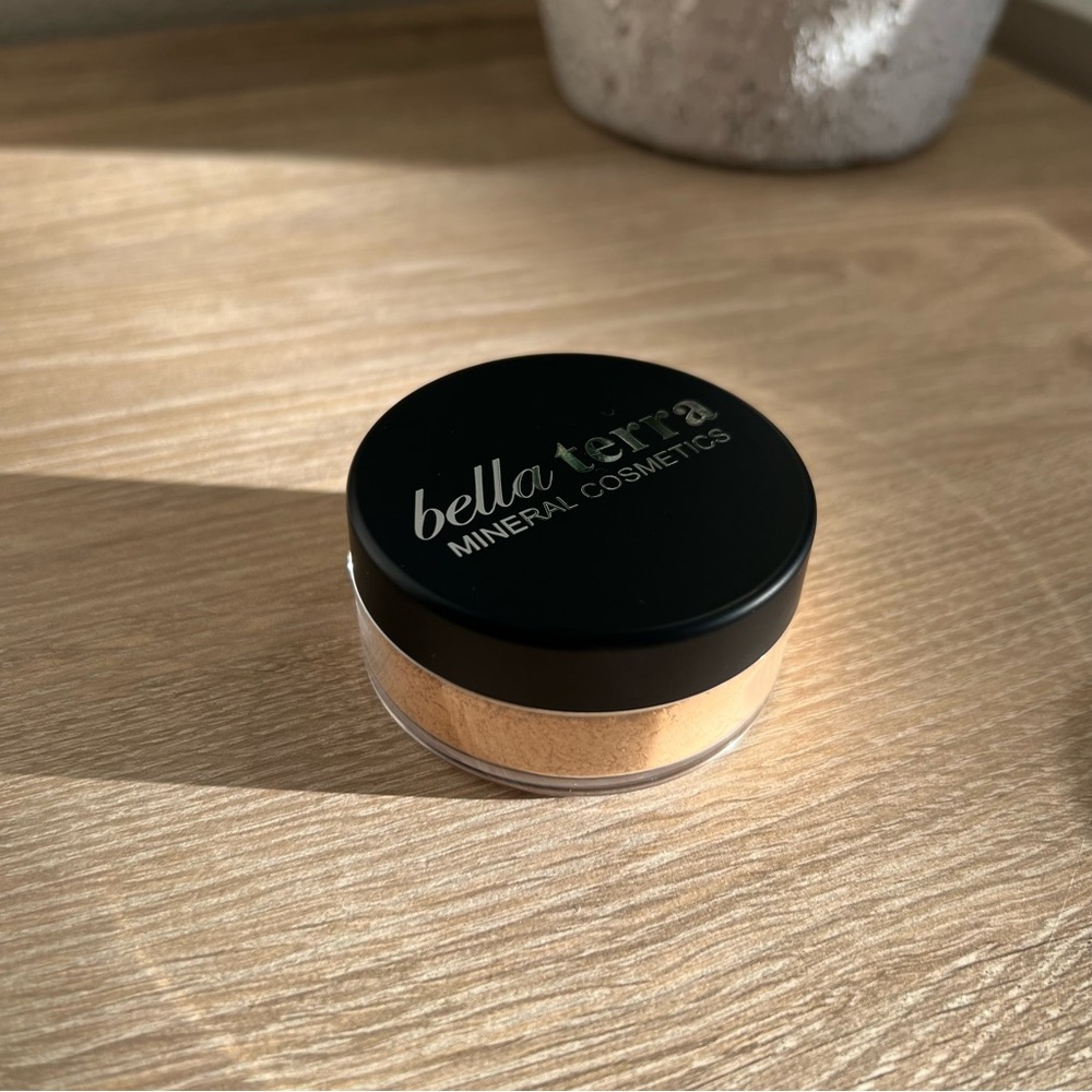 Bella Terra Mineral Foundation Ivory NMF02 Loose Powder New Sealed
